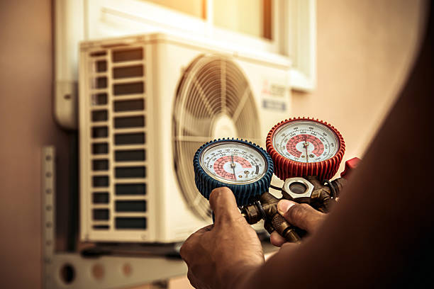 Professional Hvac technician working in Olathe, CO